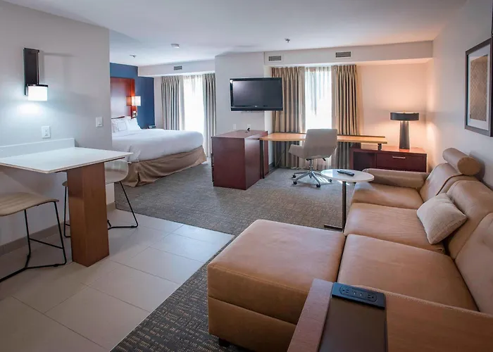 By Marriott Downtown Hotel